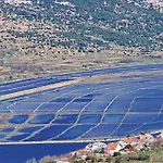 Apartman Lovely In Pag With House Sea View *