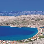 Apartment Lovely In Pag With House Sea View